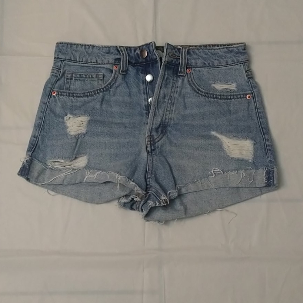 H&M short jean Light blue Sz 4 excellent condition